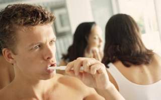 不刷牙可造成勃起障碍